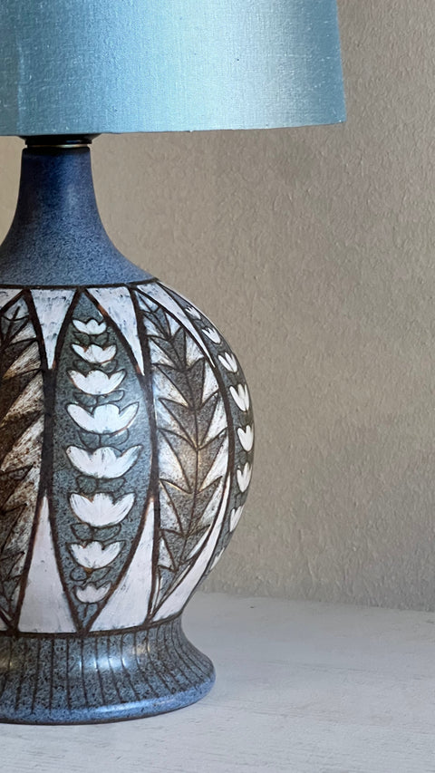 Ceramic table lamp