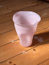 Load image into Gallery viewer, Favn vase - Pale pink
